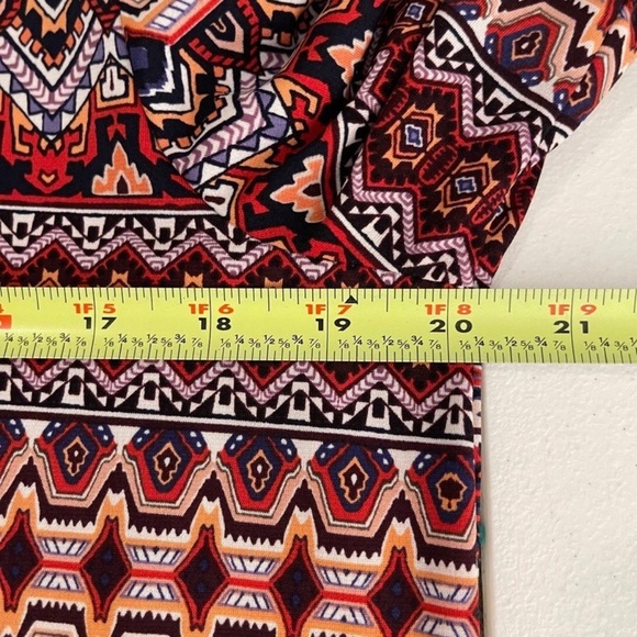 Patterned Women's Top - Picture 4 of 4